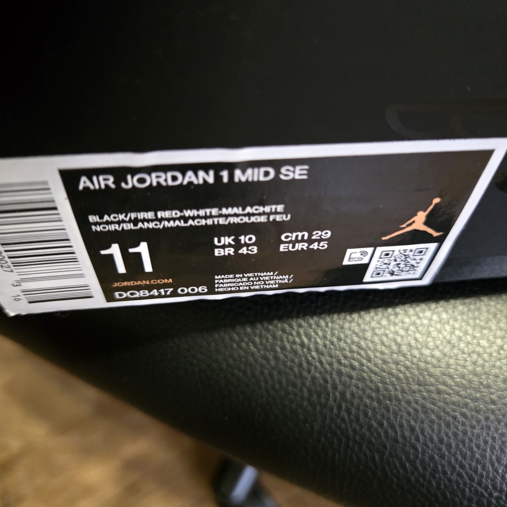 Jordan 1 Mid SE in Black, Red, and White - Picture 5 of 6